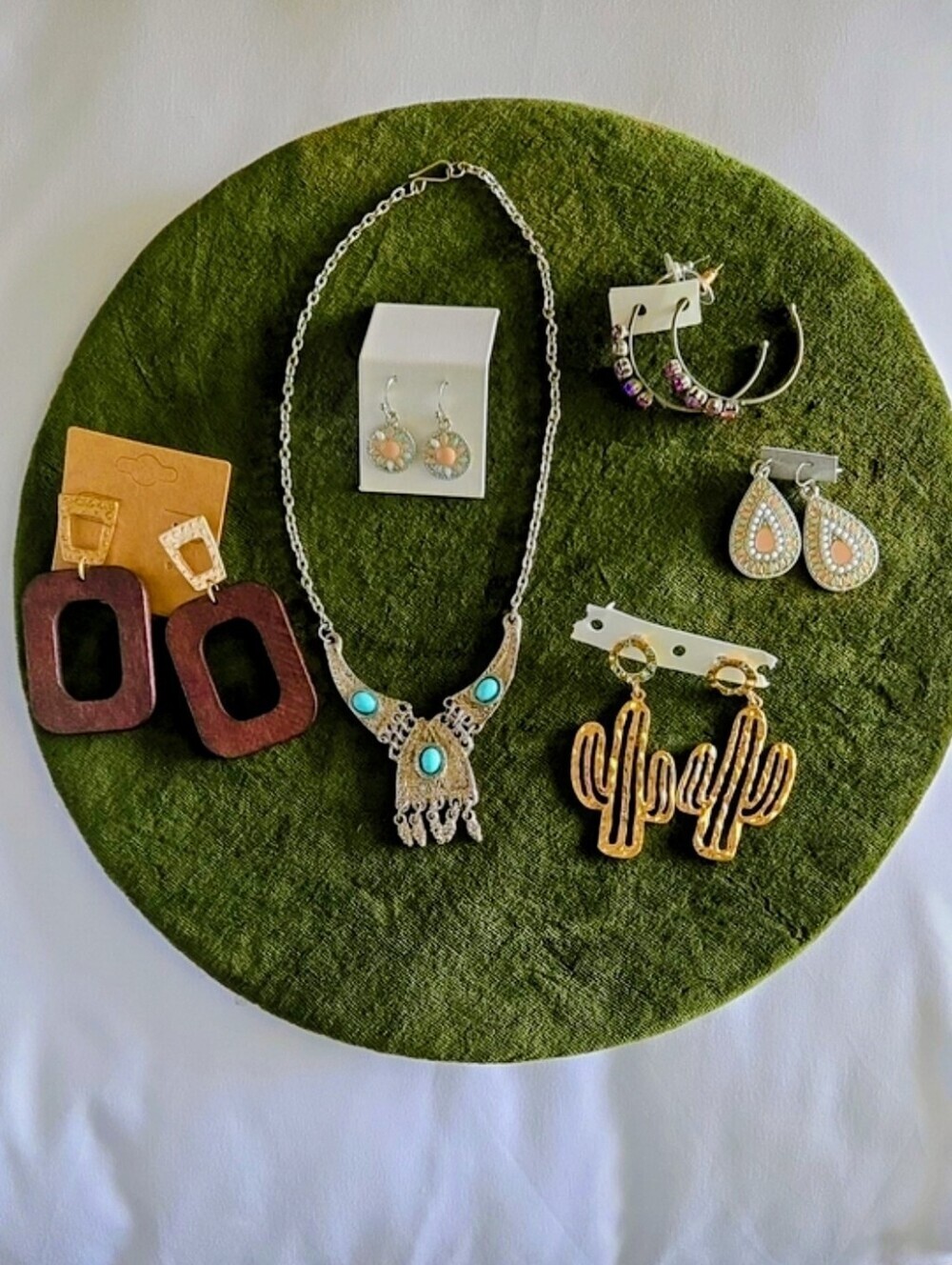 1 Silver-Tone Fuax Turquoise Pendant Necklace 5 Pairs Of Earrings Lot